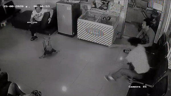 Clip phan ung cuc nhanh cua chu nha 2 lan bi trom xe nong nhat MXH-Hinh-3