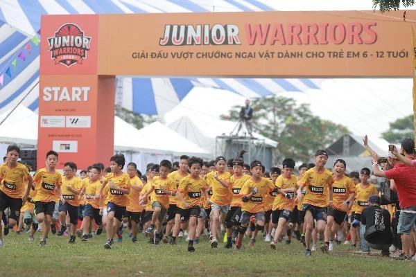 Hàng nghìn “chiến binh nhí” tham gia chạy vượt chướng ngại vật 