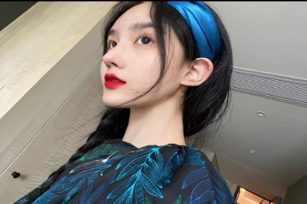 Người đẹp nổi tiếng Trung Quốc lộ cuộc sống ngập trong nhung lụa