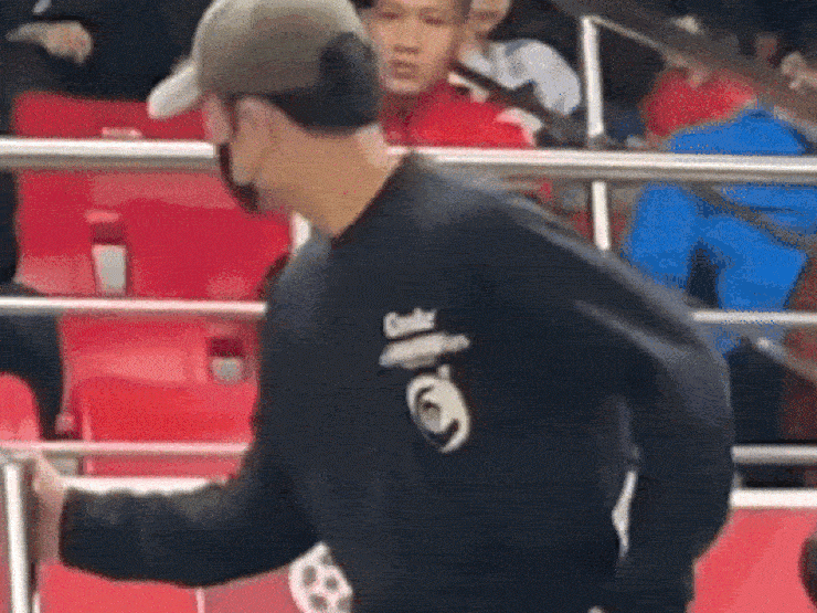 Xuân Trường hiếm hoi xuất hiện bên bà xã xinh đẹp ảnh 1 Xuân Trường hiếm hoi xuất hiện bên bà xã xinh đẹp, hành động này gây chú ý nhất - 1