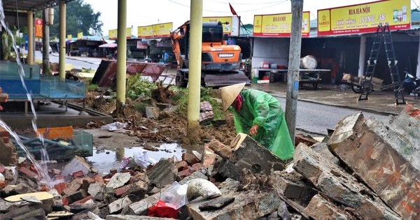 Giải toả loạt ki-ốt chắn biển Thiên Cầm