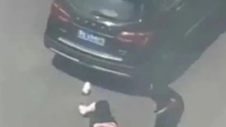 Chồng lái ô tô cán vợ tử vong giữa phố và lý do gây phẫn nộ