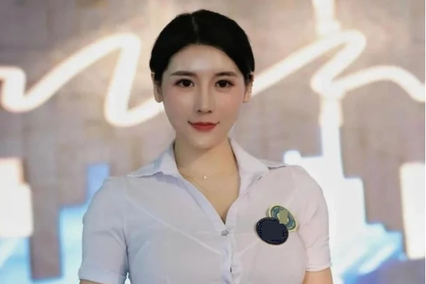 Bất ngờ ngoại hình hiện tại của “hot girl trợ lý” xứ Trung