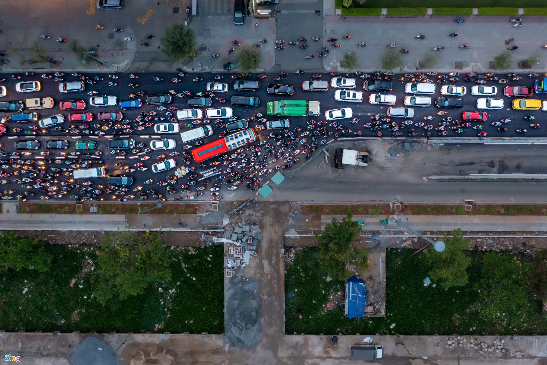 Kẹt xe kinh hàng ngày cuối tuần tại TP HCM 