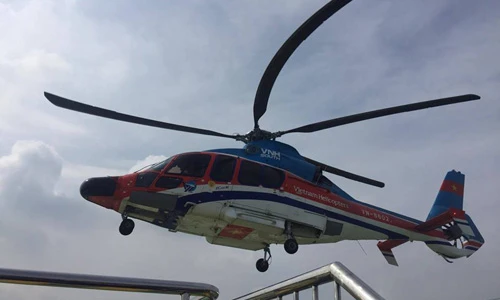 Cận cảnh trực thăng lần đầu đậu trên nóc cao ốc Sài Gòn