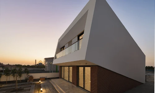 Nhà mái dốc, kiến trúc “méo mó” nhưng đẹp đến khó tin 