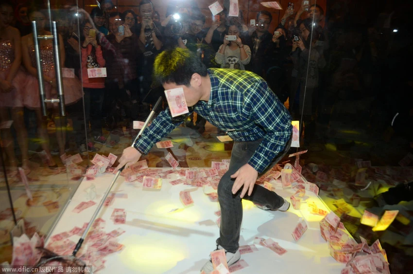 Xôn xao chiêu vớt tiền thưởng Tết kỳ dị