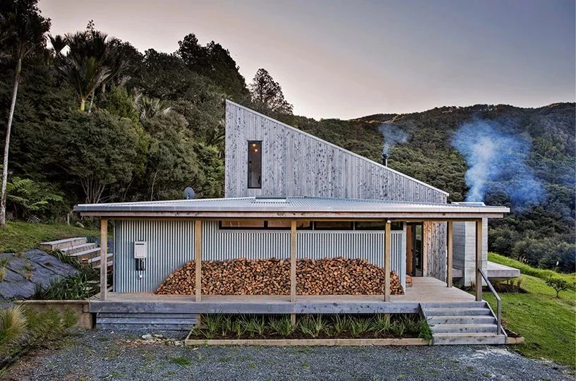 Nhà 2 tầng đẹp nổi bật giữa thiên nhiên kỳ vĩ