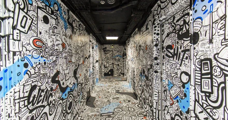 Mải mê ngắm những bức tường bích họa "kịch độc"