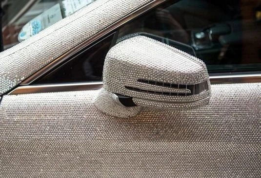 Choáng ngợp cách tiêu tiền xa hoa nhất của các tỷ phú