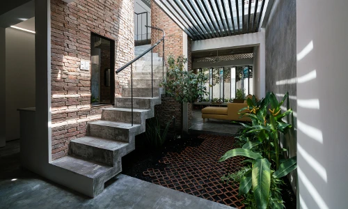 Ngôi nhà gạch mộc ở Sài Gòn đẹp giản dị trên báo Tây