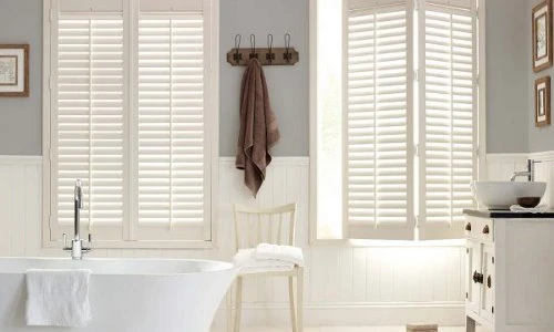 Những mẫu cửa sổ đón nắng cho phòng tắm xinh lung linh