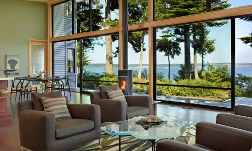 Những ngôi nhà bừng sáng với cửa sổ khổng lồ