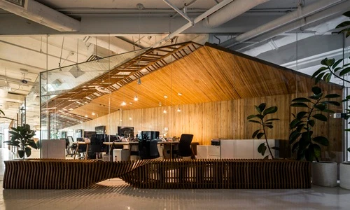 Nhà Việt có tường kính trong suốt được báo ngoại khen ngợi