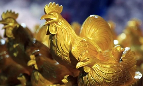 Hối hả sản xuất gốm gà vàng phục vụ Tết