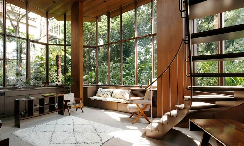 Nhà bằng gỗ nhìn như tòa tháp giữa rừng cây