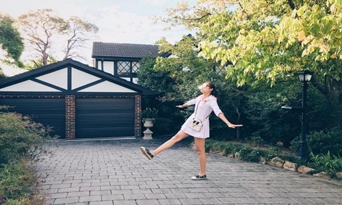 Ngắm nhà siêu đẹp trên thảo nguyên Phạm Hương vừa mua ở Úc 