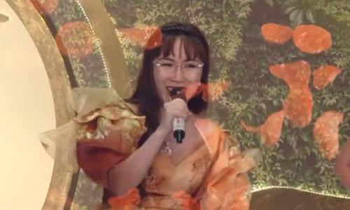 Ngỡ ngàng bà chủ Vietjet Air hóa công chúa, hát tuyệt hay