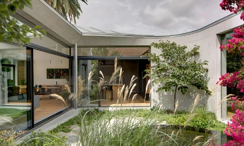 Ngôi nhà có hình dáng kỳ lạ nhưng đẹp miễn chê