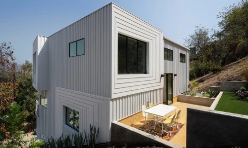 Nhà trên đồi trắng tinh khôi, đẹp quên sầu