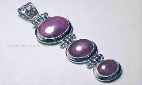Ngắm trang sức ruby giá khủng đại gia tặng người tình dịp 8/3