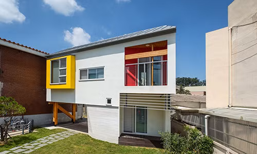 Ngỡ ngàng nhà siêu mỏng vẫn đẹp lung linh