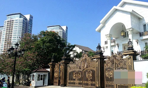 Đọ độ sang chảnh biệt thự dát vàng của hai kiều nữ hot nhất Vbiz