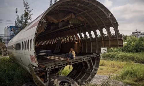 Cuộc sống không tin nổi trong nhà là xác máy bay cũ