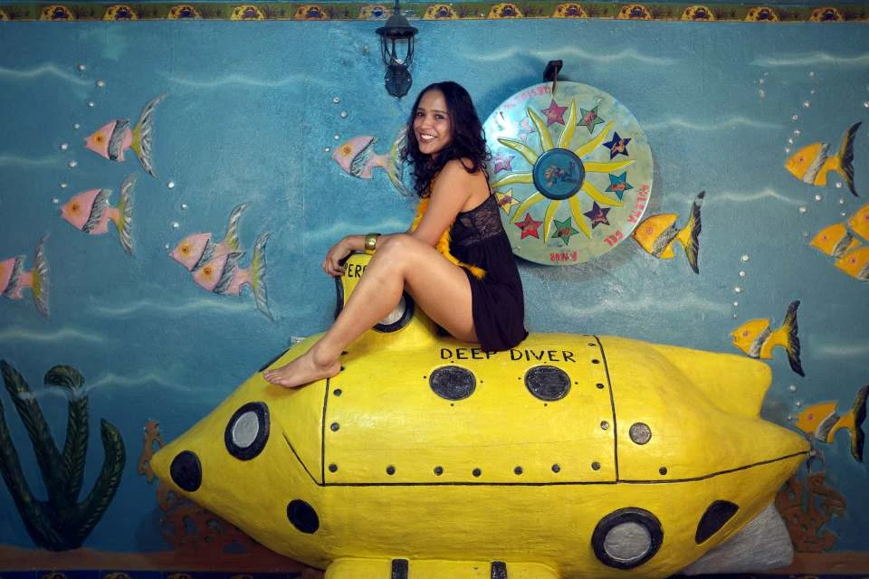 Bên trong một khách sạn mại dâm hút khách tại Colombia