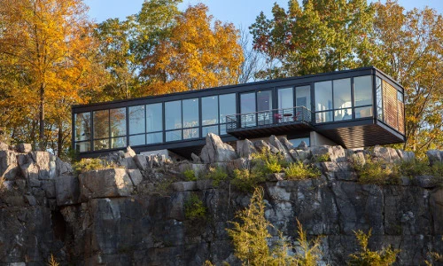 Nội thất đẹp bất ngờ trong ngôi nhà cheo leo trên núi đá