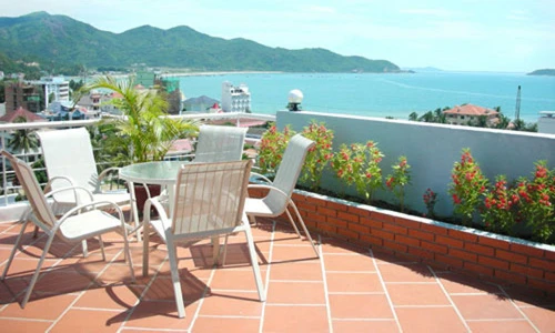 Loạt vật liệu vừa đẹp vừa tiết kiệm để lát sàn sân thượng