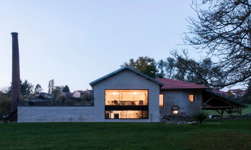 Nhà xưởng bỏ hoang đẹp mê hồn sau khi được cải tạo 