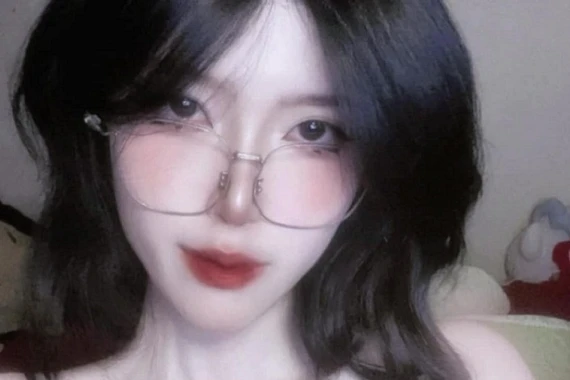 Fan girl Peyz “nhận vợ” hậu fanmeeting T1 gây sốt