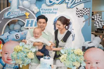 Vợ chồng Hồ Quang Hiếu làm tiệc thôi nôi hoành tráng cho quý tử