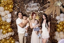 Phương Trinh Jolie diện váy gợi cảm, rạng rỡ đón sinh nhật bên chồng con