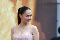 Đến Việt Nam, 'mỹ nhân đẹp nhất Philippines' lộ làn da căng bóng tuổi 41