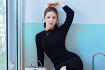 Diễm My 9x tự tin khoe dáng chuẩn đẹp sau khi làm mẹ