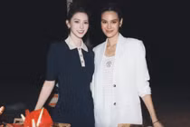 Hoa hậu Tiểu Vy rạng rỡ đọ sắc Miss Universe 2018, nhan sắc 'không lép vế'