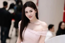 Thanh Hương ghi điểm với đầm khoe vai trần gợi cảm tại sự kiện