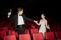 Đình Tú - Ngọc Huyền tung ảnh cưới ngọt ngào tại Nhà hát Kịch Hà Nội