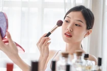 10 bí quyết giữ lớp trang điểm lâu trôi, không xuống tông cả ngày