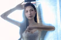 Thúy Diễm U40 khoe dáng 'mòn con mắt' trong váy dạ hội bó sát