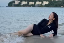 Mẹ 3 con Phạm Quỳnh Anh khoe dáng nóng bỏng ở biển Phú Quốc