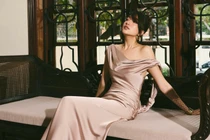 Á hậu Lệ Hằng khoe vóc dáng sang trọng, quý phái trong thời trang lụa