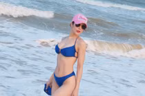 Diệp Lâm Anh diện bikini táo bạo khoe vóc dáng đầu năm