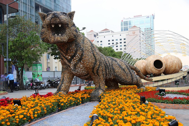 Cận cảnh Đường hoa Nguyễn Huệ 2022 trước ngày khai mạc - Hình 12 Can canh Duong hoa Nguyen Hue 2022 truoc ngay khai mac-Hinh-12