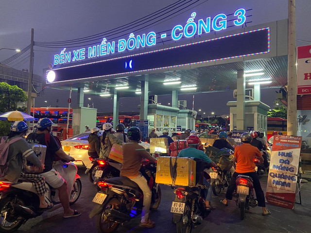Nghe tin không bị cách ly, người dân TP HCM ùn ùn về quê ăn Tết Nghe tin khong bi cach ly, nguoi dan TP HCM un un ve que an Tet