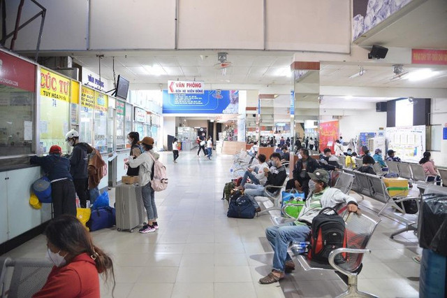 Nghe tin không bị cách ly, người dân TP HCM ùn ùn về quê ăn Tết - Hình 2 Nghe tin khong bi cach ly, nguoi dan TP HCM un un ve que an Tet-Hinh-2