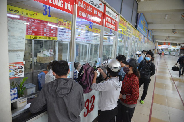 Nghe tin không bị cách ly, người dân TP HCM ùn ùn về quê ăn Tết - Hình 9 Nghe tin khong bi cach ly, nguoi dan TP HCM un un ve que an Tet-Hinh-9