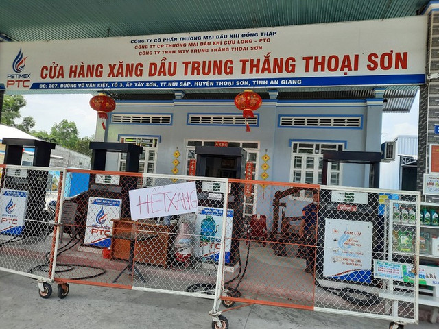 Vì sao hàng loạt đại lý xăng dầu 'cửa đóng then cài'? Vi sao hang loat dai ly xang dau 'cua dong then cai'?